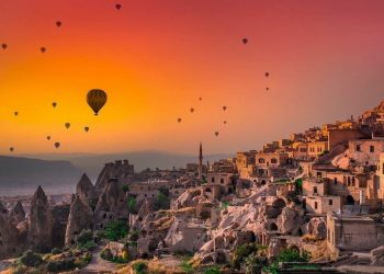 Kapadokya'da Nereler Gezilir? Peri Bacaları ve Balon Turları