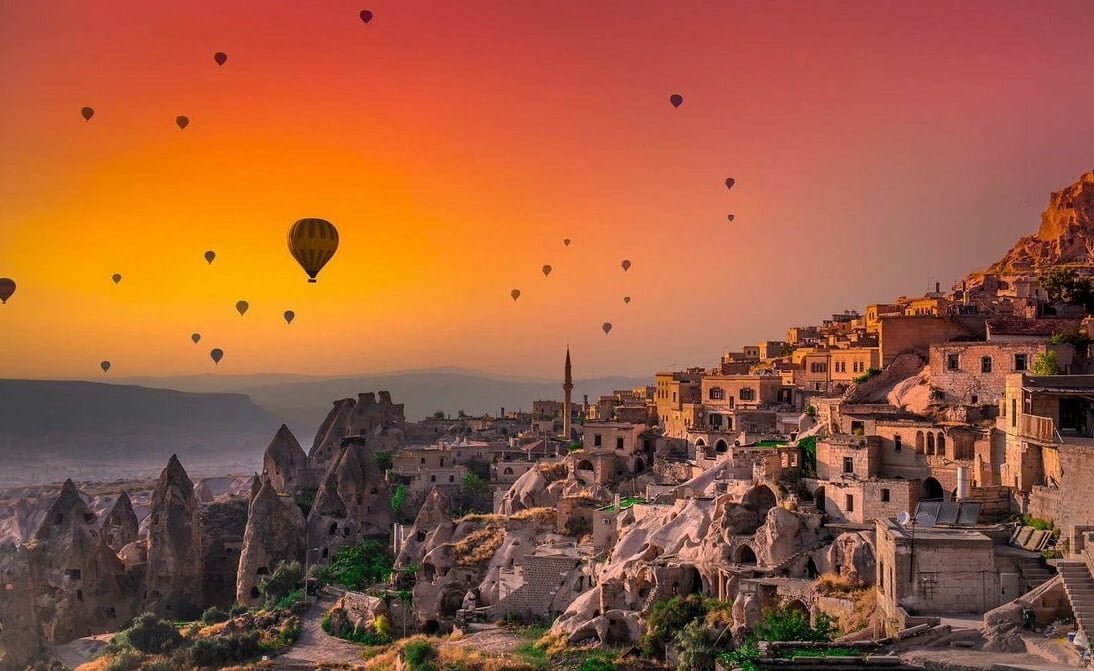 Kapadokya’da Nereler Gezilir? Peri Bacaları ve Balon Turları
